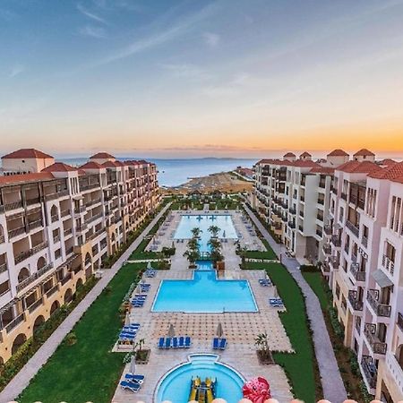 Premium Sea View 2 Bedrooms 2 Bathrooms Apartment Located Within Gravity Hotel & Aquapark Хургада Екстериор снимка