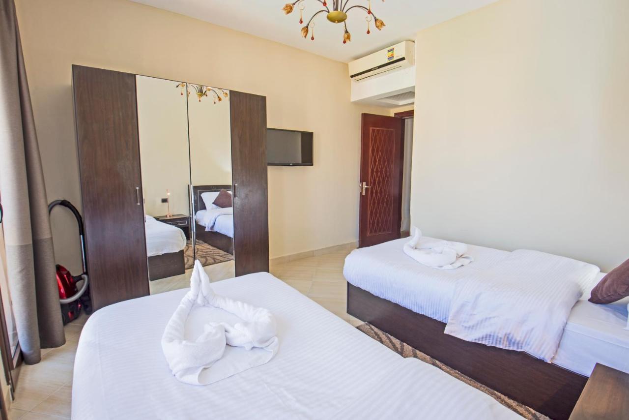 Premium Sea View 2 Bedrooms 2 Bathrooms Apartment Located Within Gravity Hotel & Aquapark Хургада Екстериор снимка