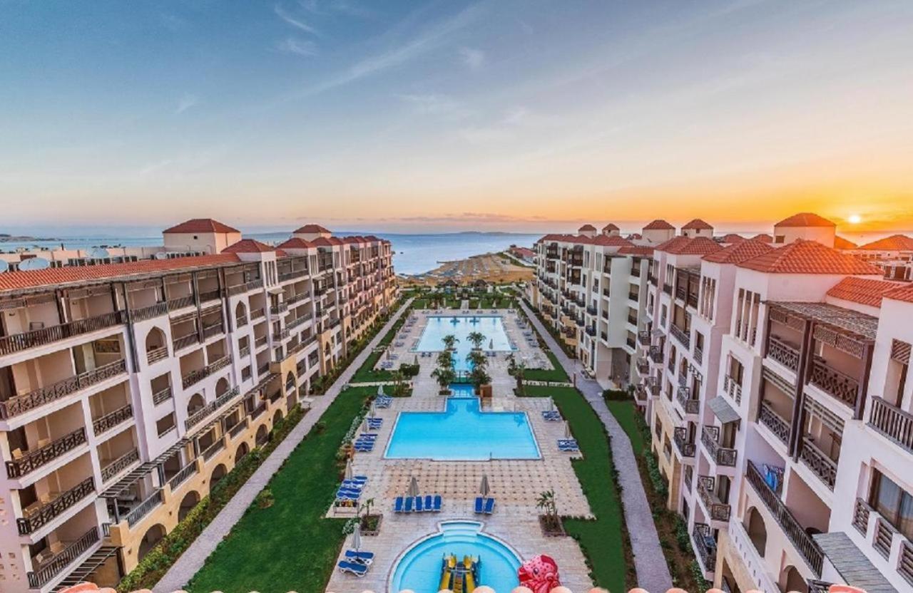 Premium Sea View 2 Bedrooms 2 Bathrooms Apartment Located Within Gravity Hotel & Aquapark Хургада Екстериор снимка
